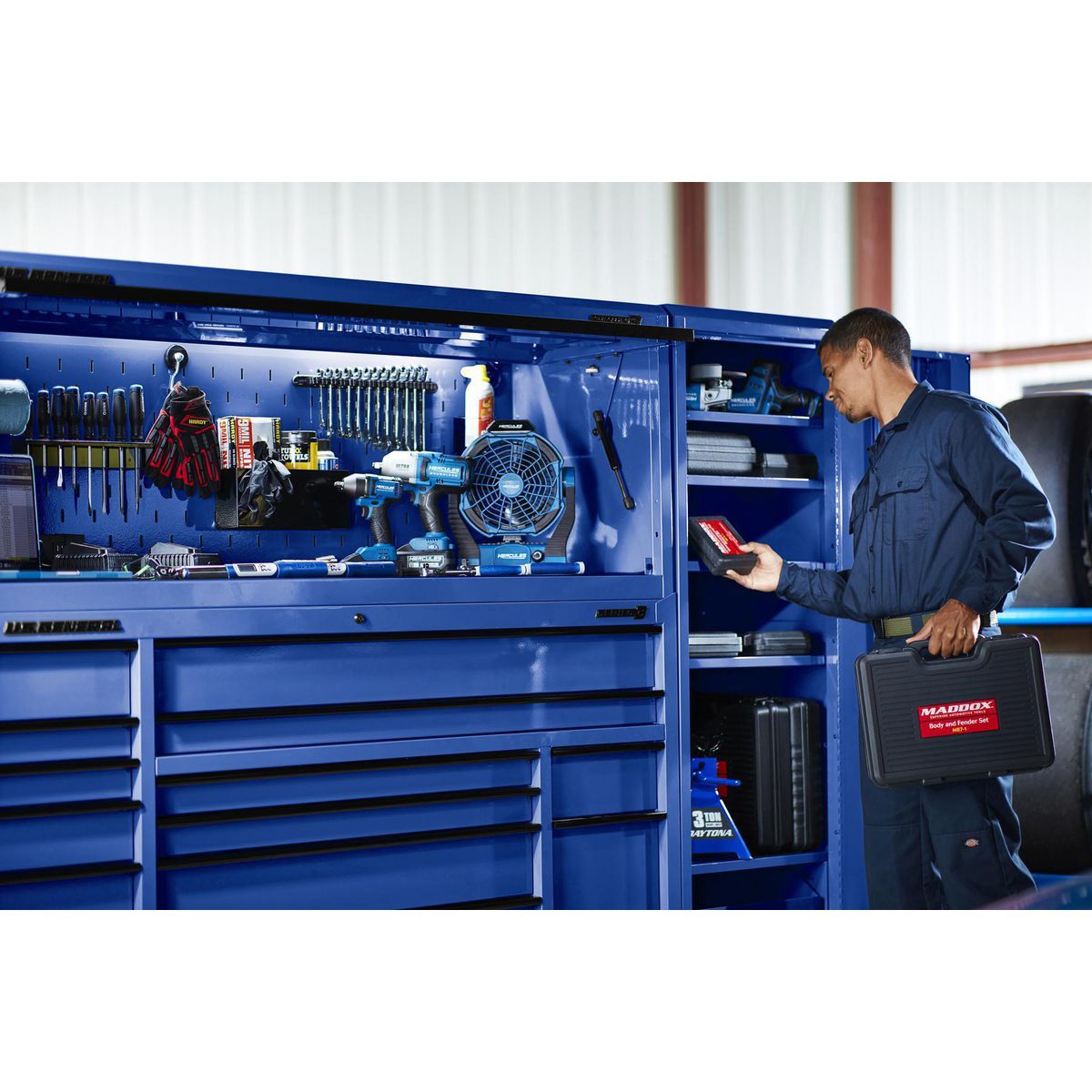 Blue 22 in. End Locker I25945