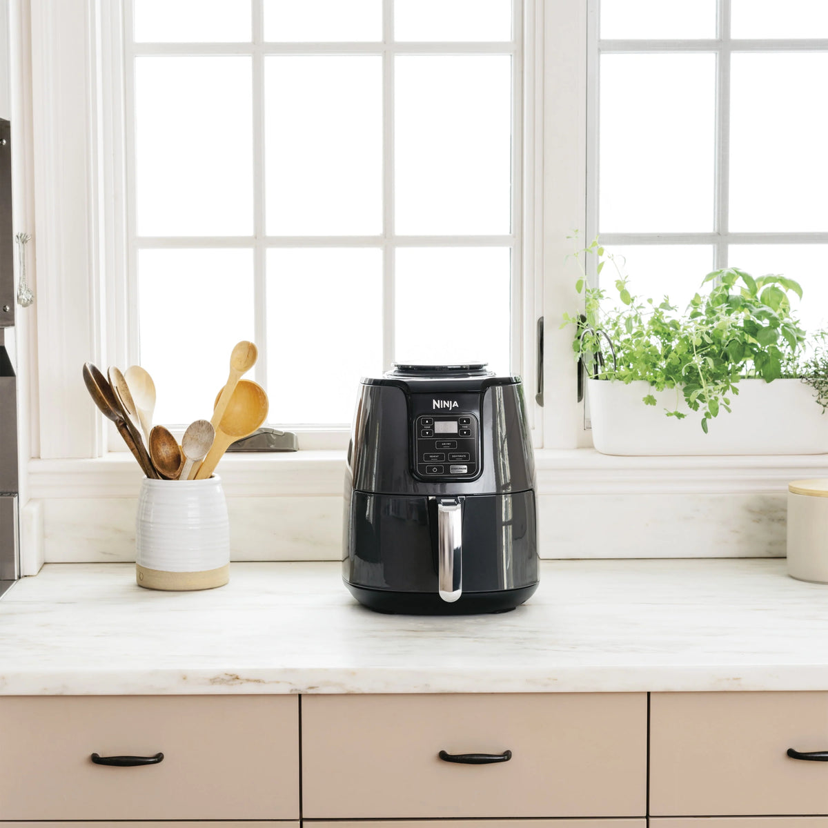 Black 4QT Air Fryer A508411