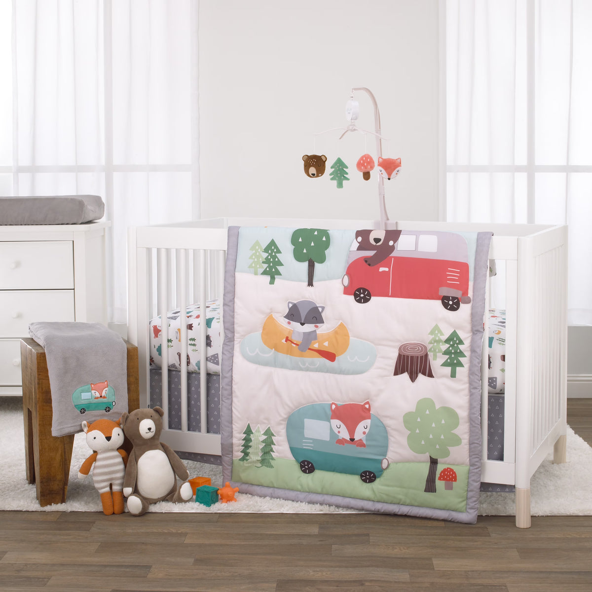 3-Piece Nursery Crib Bedding Set with Comforter, Fitted Crib Sheet and Dust Ruffle W485