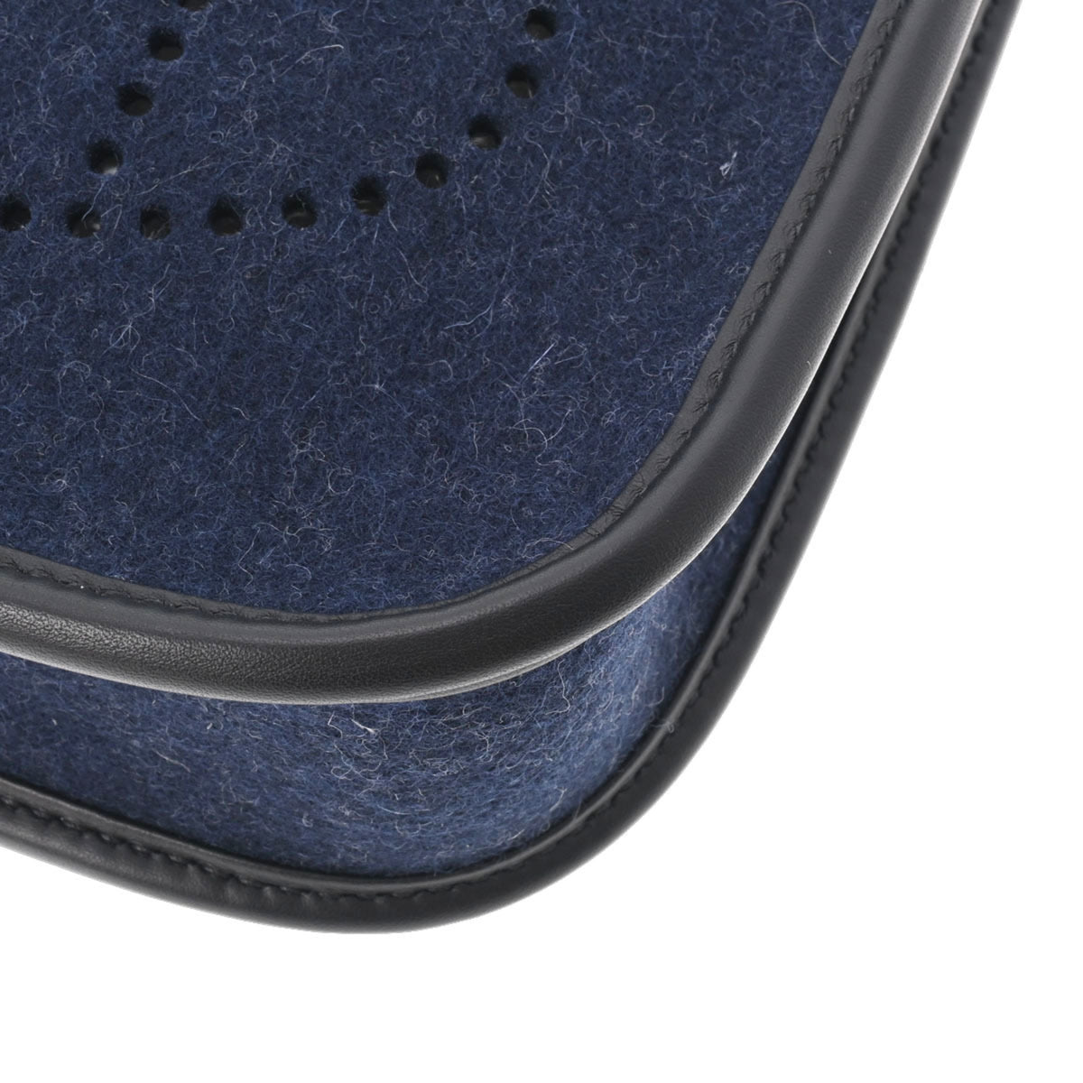 Pre-Owned Navy Felt Shoulder Bag Z644416