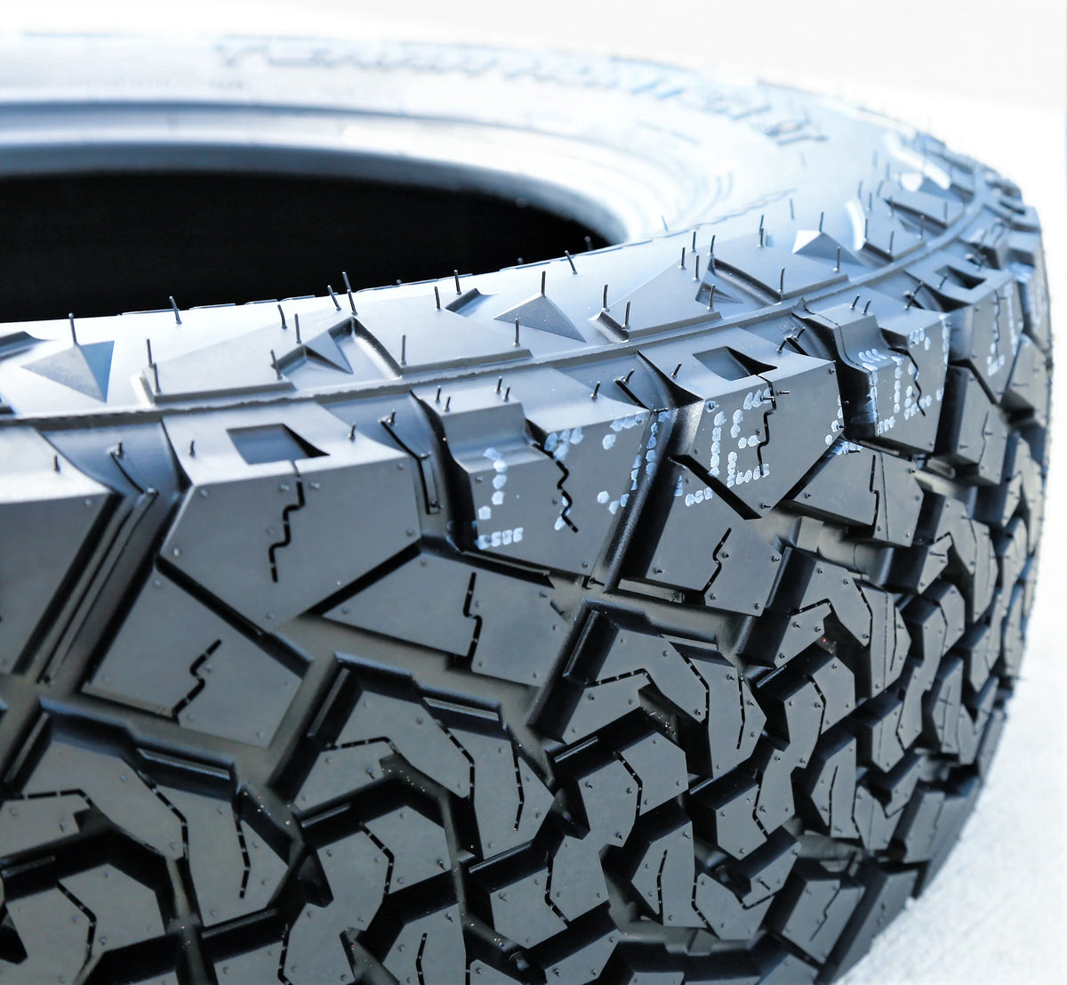265/65R18 116T XL Extreme Terrain Tire G879