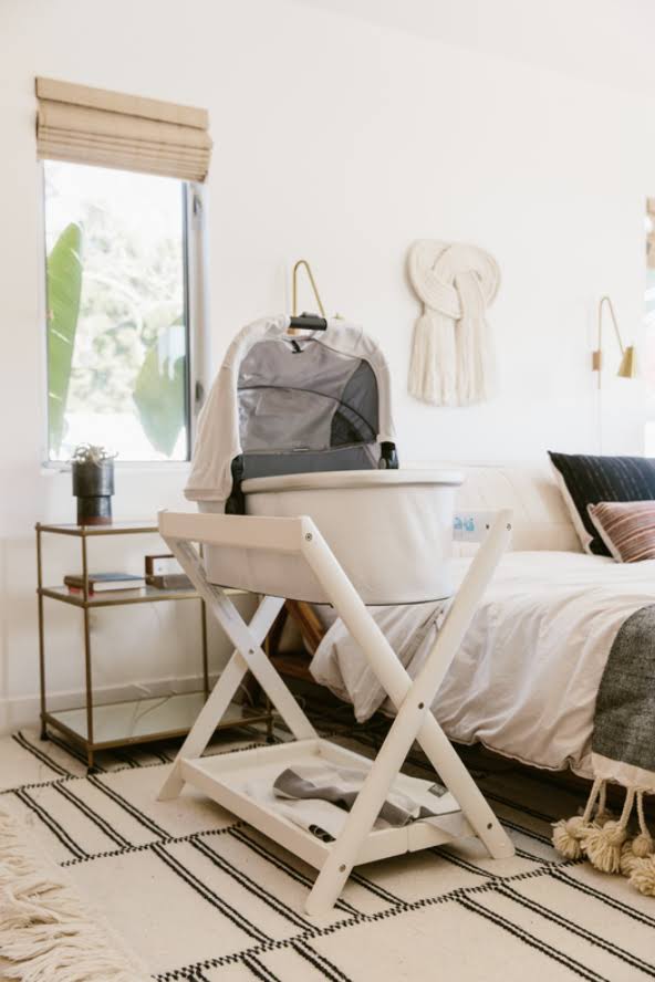 White Bassinet Stand D7086