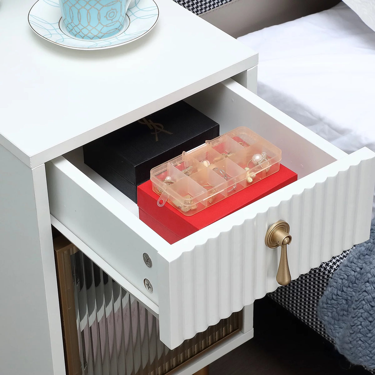 White Narrow Nightstand with Drawer I347