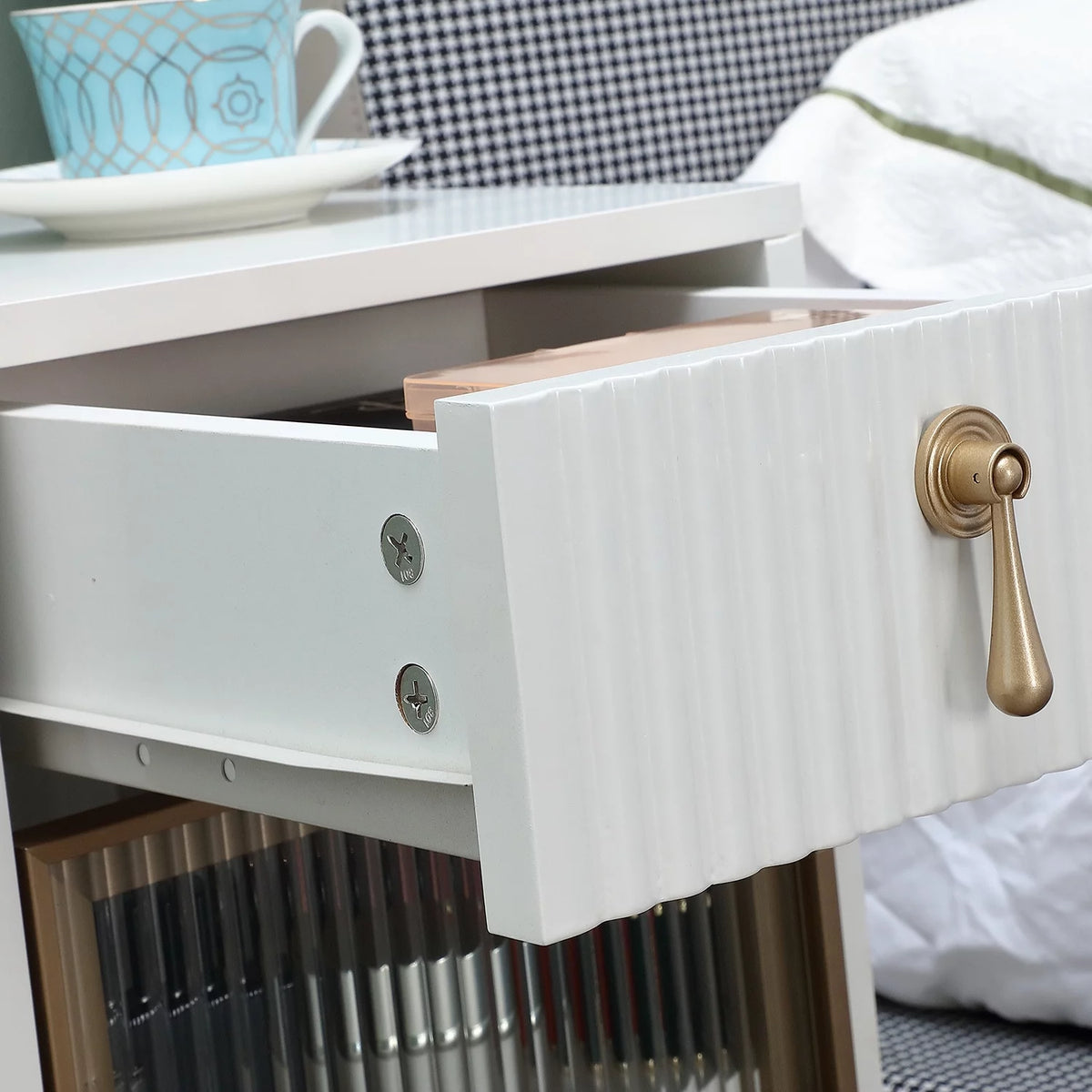 White Narrow Nightstand with Drawer I347