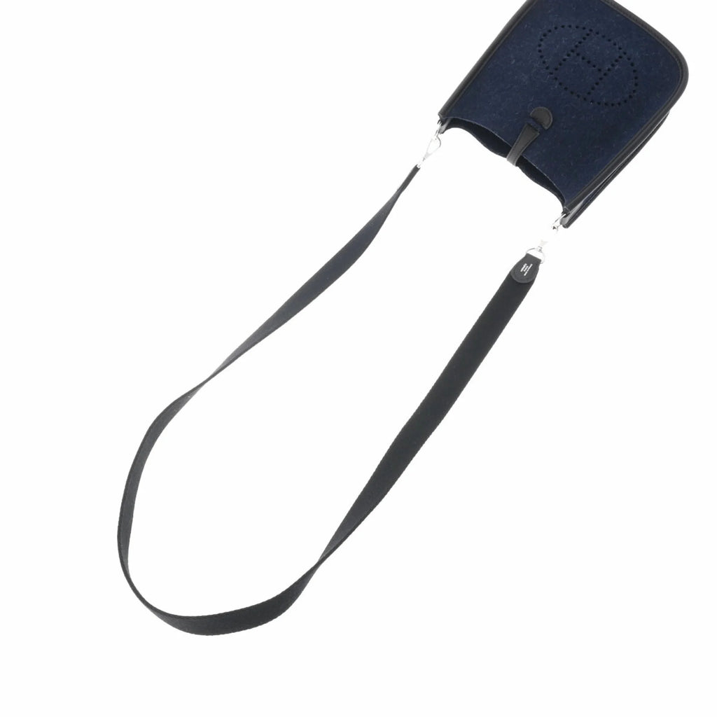 Pre-Owned Navy Felt Shoulder Bag Z644416