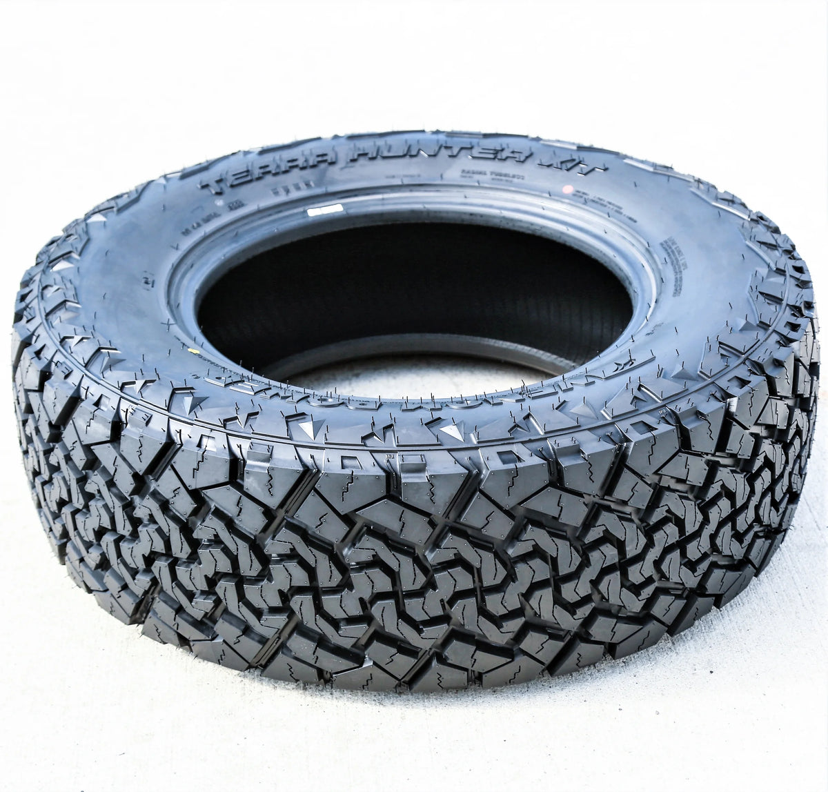 265/65R18 116T XL Extreme Terrain Tire G879