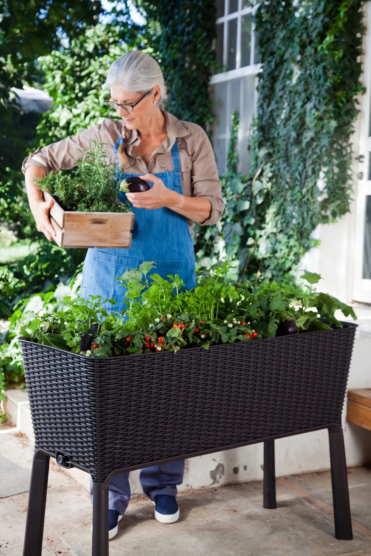 Raised Garden Bed with Self-Watering and Drainage System Z97242
